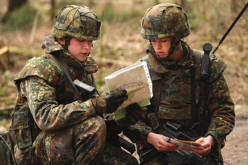 Vortrag Karriere bei der Bundeswehr Die Karriereberatung der Bundeswehr informiert über Ausbildungsberufe, Studiengänge und Arbeitsstellen bei der Bundeswehr sowie über die Ausbildung zum /zur