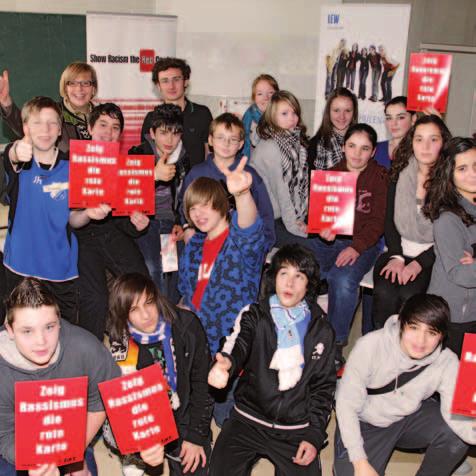 PROJEKT GEGEN AUSGRENZUNG IN SPORT UND GESELLSCHAFT Show Racism the Red Card Deutschland ist ein gemeinnütziges Projekt, das politische Bildung für Kinder und Jugendliche in Schulen, Sportvereinen