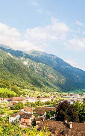 LOCHSITEN GL WILDER RITT DURCH DIE ERDGESCHICHTE Mit Glarus verbinden wir hohe Berge, die senkrecht aus dem Talboden in den Himmel ragen. Felsenfest und unverrückbar stehen sie da.