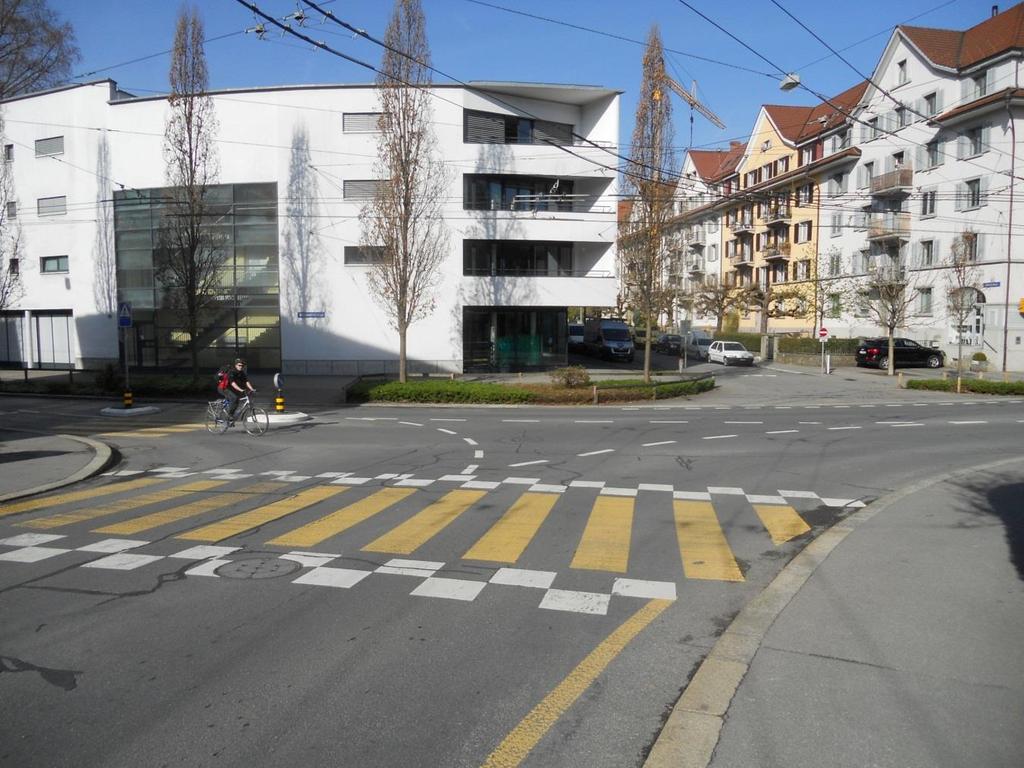 Rechtseinmünden Breitenlachenstrasse - Moosmattstrasse 1.