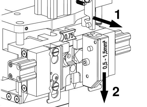 MC 40 6.2 Startvorgang wird nicht ausgelöst Wenn der Leiter eingeführt wird, startet der MC 40 nicht. Fronttür prüfen Prüfen, ob die Fronttür (1) ganz geschlossen und verriegelt ist.