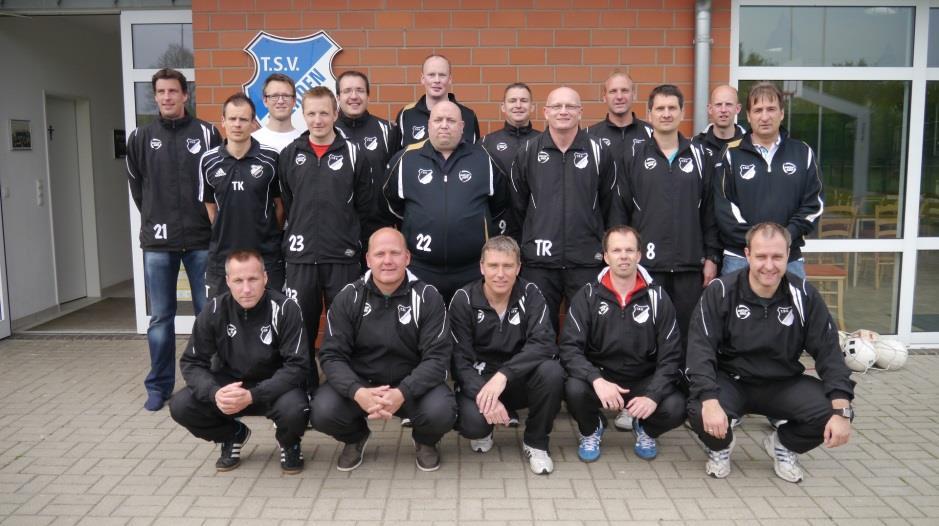 Fußball TSV Bierden Altherren Saison 2012/2013 So sehen Meister aus!!! Wer zu Saisonbeginn gedacht hätte, dass die Altherren Meister 2012/13 werden würde, hätte wohl den Jackpot bekommen.