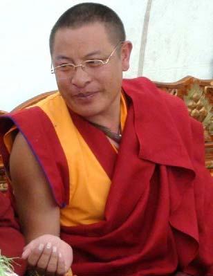 vergeßt nie, daß Ihr Tibeter seid, Ihr solltet voller Liebe und Erbarmen sein, weil Ihr Tibeter seid!