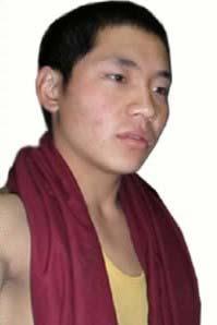 An alle meine spirituellen Brüder und Schwestern und die anderswo lebenden Gläubigen! Ihr solltet zusammenstehen und zusammen daran arbeiten, eine starke und wohlhabende tibetische Nation aufzubauen.