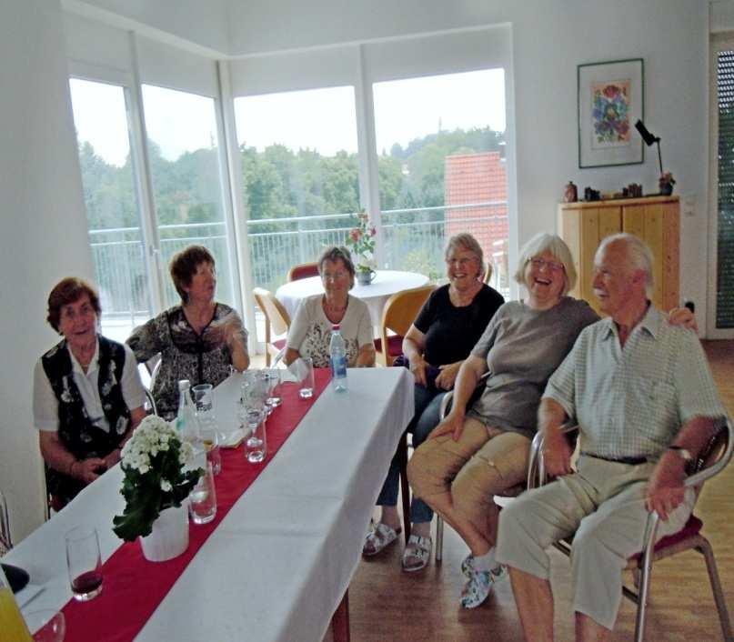 GemeinnützigenWohnGenosse nschaft Lindau Gemeinschaftsraum mit Küche, selbstorganisierte Gymnastik-Gruppe, Spielegruppe, Geburtage und Jahresfeste.