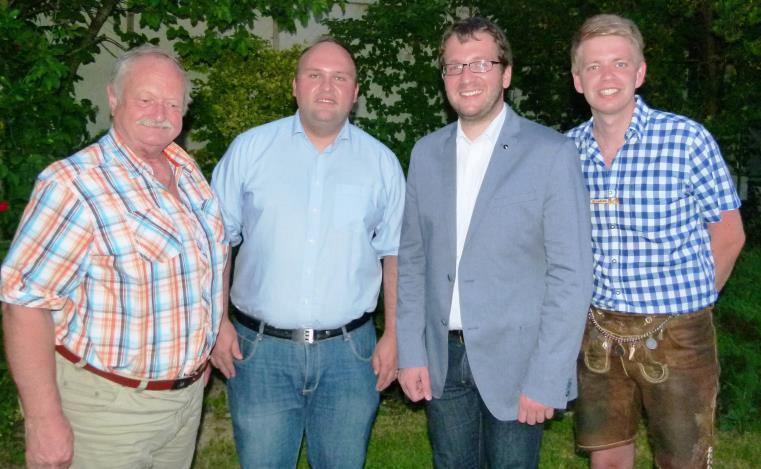 Mitgliederwachstum beim Förderkreis: Bürgermeister Florian Gams unterstützt als 75. Mitglied die Vereinsjugend Als 75. Mitglied begrüßten Bürgermeister Florian Gams (v.l.) der 1.