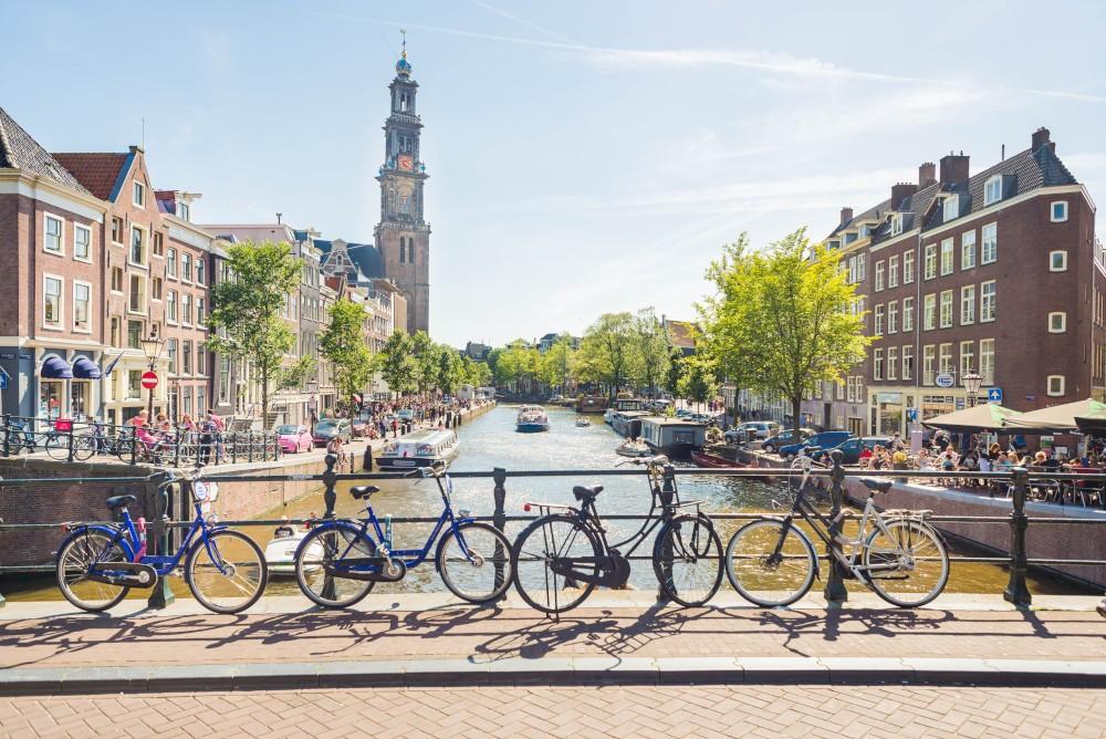 Amsterdam 4 Tage Amsterdam erleben mit Besuch in Giethoorn Den Haag und Delft Amsterdam: Nur wenige Städte in Europa wecken so unterschiedliche Gefühle bei Ihren Besuchern wie Amsterdam.