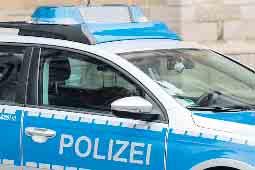 Nach bisherigem Erkenntnisstand parkte eine 59-jährige Autofahrerin aus Grefrath auf dem Seitenstreifen der Hochstraße in Oedt.