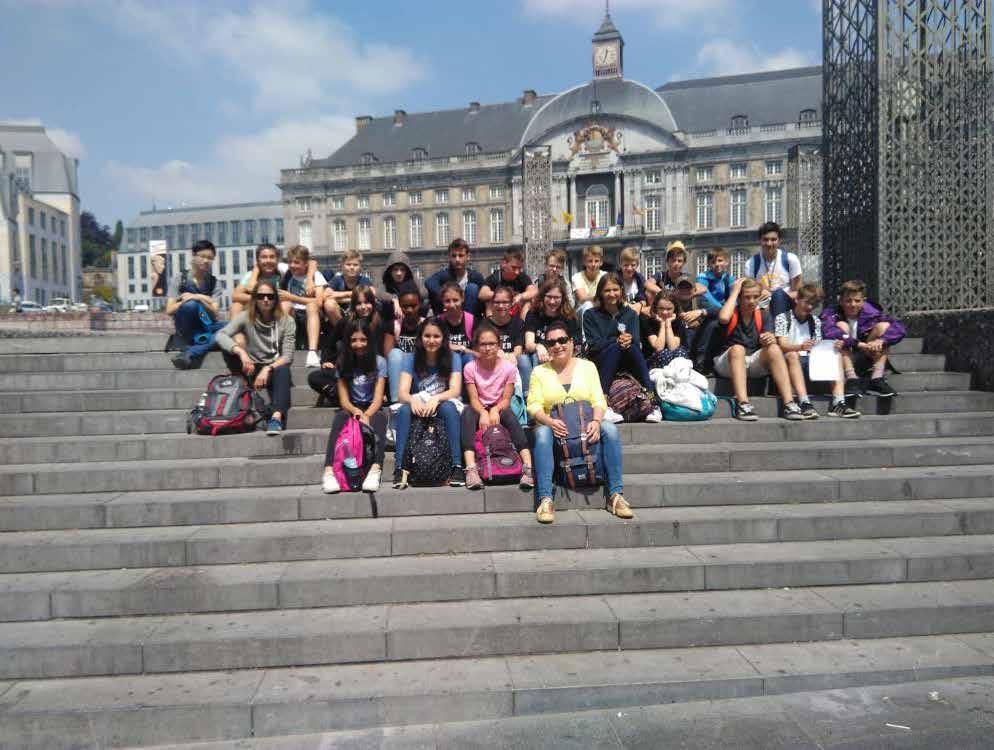 S 15 AUS DEN KLASSEN UND STUFEN Wandertag nach Liège Am Donnerstag, dem 12. Juli 2018, also am vorletzten Schultag, fand auch in diesem Jahr wieder der Wandertag aller Klassen statt.
