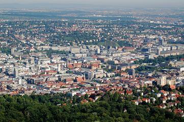 Stuttgart + Stuttgart gehört als international bedeutende Hightech- Region zu den leistungsstärksten Wirtschaftsregionen