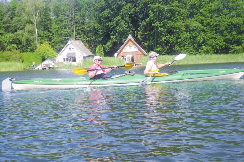 Päuschen müssen sein. Donnerstag, 28.6. Kratzeburg bis Blankenförde durch das Herz des Müritz-Nationalparks 14 km 11 Personen sind heute auf dem Wasser.