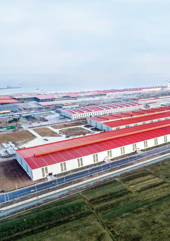 FLACHWALZWERKE CHINA SPITZEN- TECHNOLOGIE DER SUPERLATIVE Neuer Flachstahlkomplex in Shandong hat die Produktion aufgenommen.