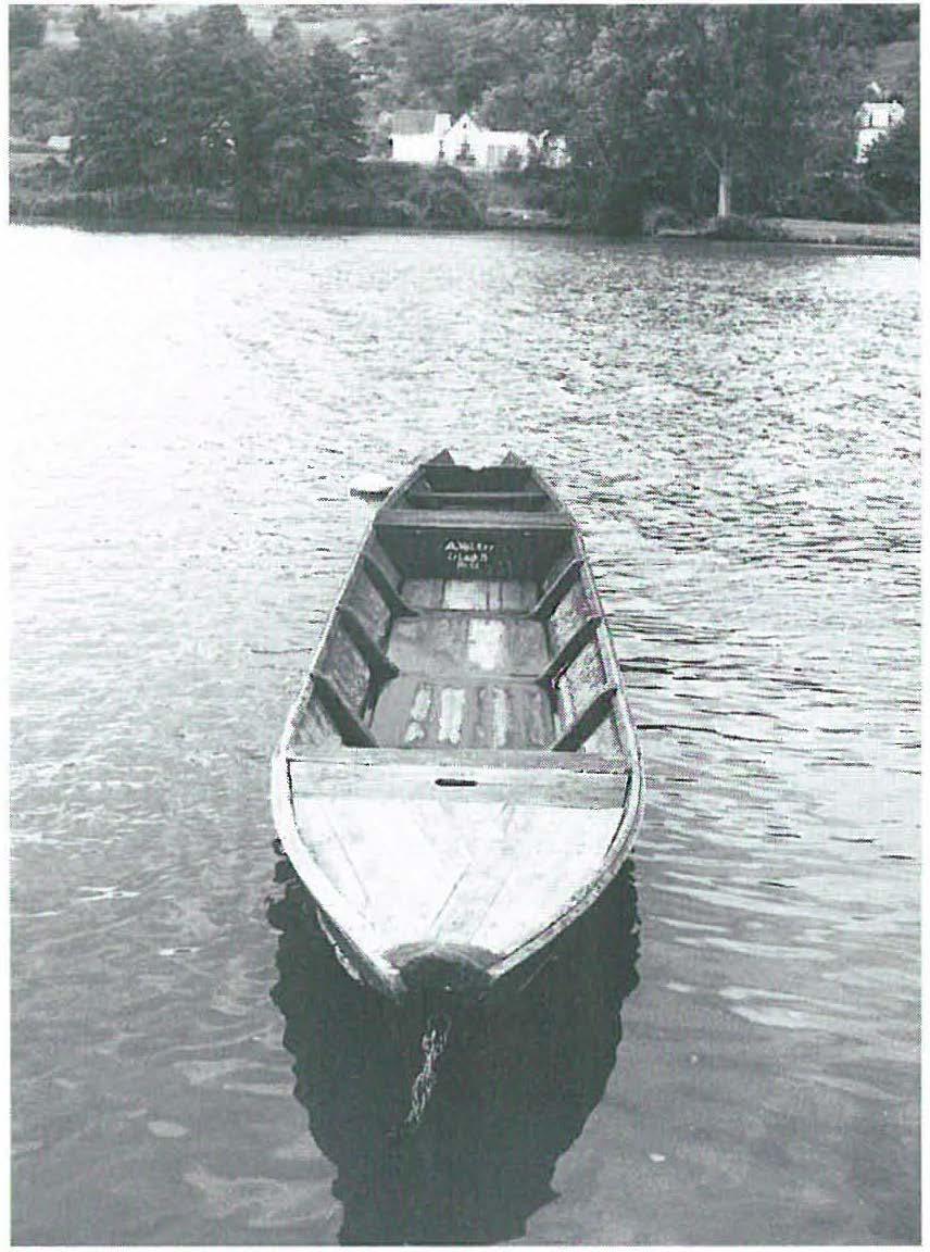 350 Abb. 1 Schelche der Würzburger Fischerzunft an ihrem Liegeplatz. In der Bildmitte das als Beispiel eines Fischerschelchs vom Obermain aufgemessene Boot (vgl. die Zeichnung in der losen Beilage).