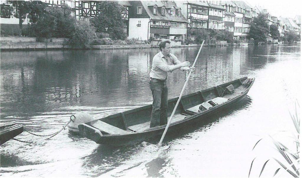 354 tungsform des Schelchkopfes bezeichnet.9 Sie fand sich auch am Obermain bei Booten in Randersacker (Abb. 4), Marktbreit, Segnitz, Kitzingen und bei dem zur Fähre in Nordheim gelieferten Schelch.