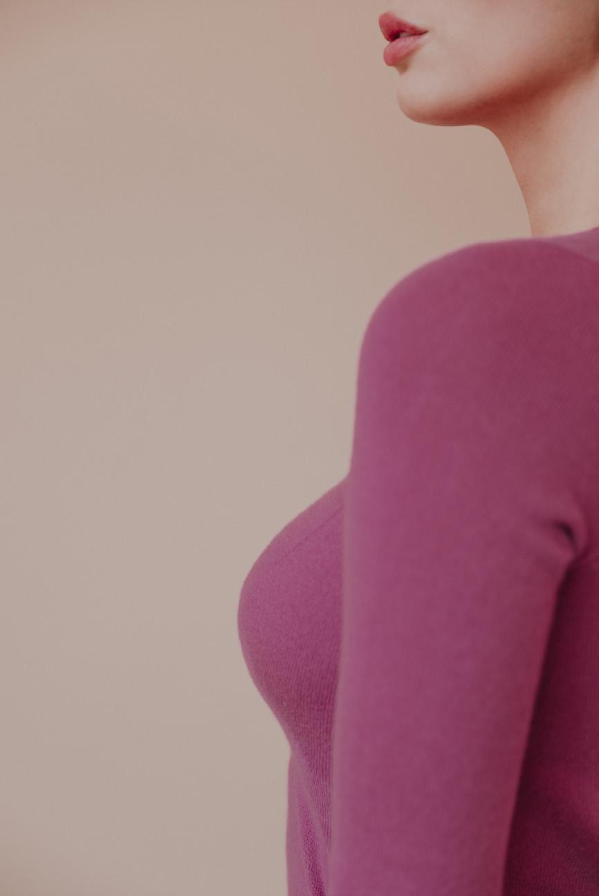 Our luxurious essential: Meet Nina Unser Pullover Nina ist ein zeitloses und luxuriöses Basic für alle Frauen, die sich gern feminin kleiden.