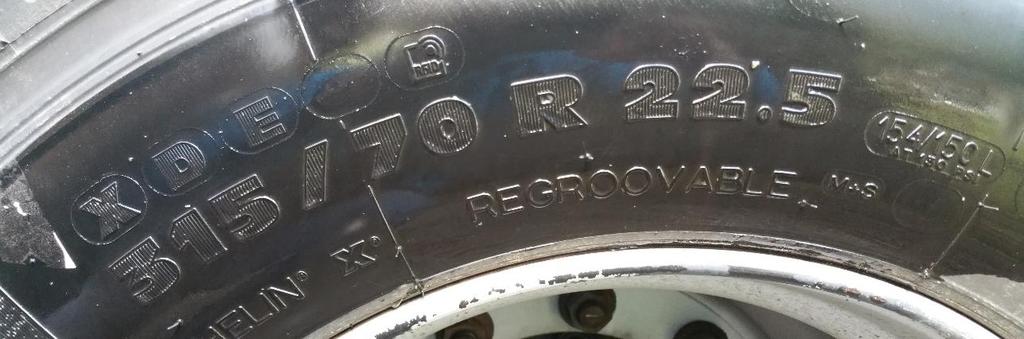 Prüfen der Reifengröße anhand der Zulassungsbescheinigung Teil I (Fahrzeugschein) Fahrzeugschein nehmen Zahlen + Buchstaben mit denen auf den Reifen vergleichen.