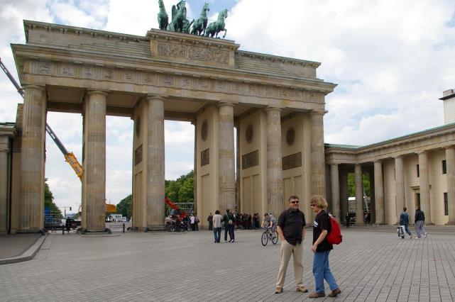 Reichstags-Kuppel hinauf.
