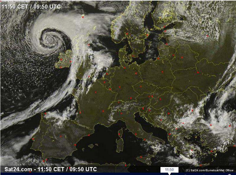 8 von 11 29.08.17, 09:54 Satellitenbild von Tief Lothar mit seinem Kern nordwestlich von Irland (Quelle: Sat24.
