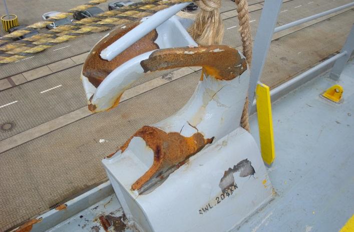 Aufgrund der wirkenden Kräfte wurde an Bord ein Poller herausgerissen und eine Klüse zerstört. Auch das Boardingteam konnte erst am Nachmittag erfolgreich abgesetzt werden.