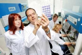 Gründungsbeispiel Riboxx GmbH Neue Medikamentenklasse revolutioniert die Krebstherapie Die Idee: Patentiertes Verfahren zur effizienteren Produktion von RNAi-Molekülen dresden exists: Diskussion zum