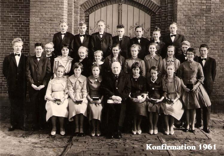 Am 26. September 2011 feiern wir Goldene Konfirmation. Am 26. März 1961, Palmarum, wurden 30 junge Menschen von Pastor Bernhard Bruns in der Kirche zu Ihlowerfehn konfirmiert. Johanne Dirksen geb.