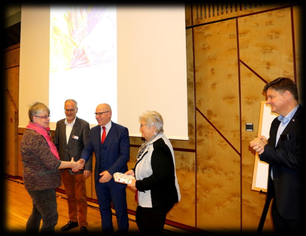 Kalender Menschen mit Behinderungen malen 2019 Schmiedel Ev. Behindertenhilfe Julius-Reuß-Zentrum feiert ihre Preisträgerin Anke Wichter Kastellaun.