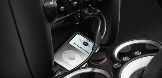 USB-/iPod-Schnittstelle Über die USB-/iPod-Schnittstelle lassen sich ipod, iphone oder MP -Player bzw. USB-Speichersticks direkt an das Audiosystem anschließen.