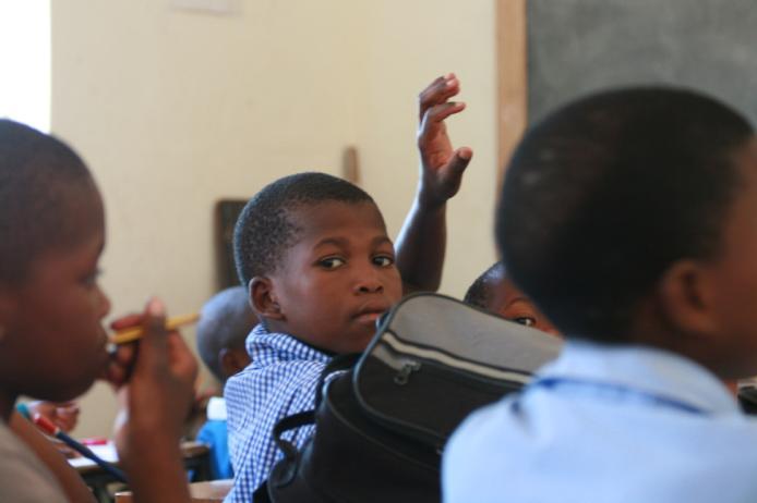 Spusiso Kindheit in Swasiland 5 10 Der 14jährige Spusiso besucht die Enjabulweni Bridging School. Die Schule wird von Manzini Youth Care in Manzini unterhalten.