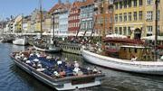 COP15T - HAFENRUNDFAHRT PANORAMATOUREN Der Ausflug beginnt mit einer kurzen Stadtrundfahrt in Richtung Nyhavn, während der Sie Schloss Christiansborg sowie die alte Börse mit ihrer Turmspitze in Form