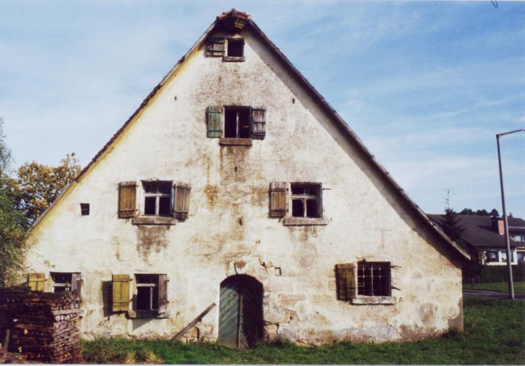 Sie erzählen uns ihre Geschichte und entführen uns in eine längst vergangene Zeit. Genau solch ein Baudenkmal ist das Bauernhaus des ehemaligen Buttnbauer in Ezelsdorf-Steinbach, unweit von Nürnberg.