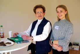 Die DOMICIL-Seniorenpflegeheim Baumschulenweg GmbH informierte über ihre Angebote des Seniorenpflegeheims und verkaufte leckeren Flammkuchen. Mitglieder der Filmgruppe 79 e.v. standen mit Informationen für Interessierte am Hobby Videofilmen bereit.