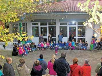 10 Kinderbetreuung Laternen funkeln in Birkhau Am 24.10.2017 fand das jährliche Laternelaufen des Kindergartens Birkhau statt.