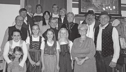 Die Mitwirkenden VORWEIHNACHTLICHE SITZWEIL Über sehr viele Besucher konnte sich die Vorsitzende Therese Zaglauer bei der vorweihnachtlichen Sitzweil des Wald-Vereins Kirchdorf freuen.