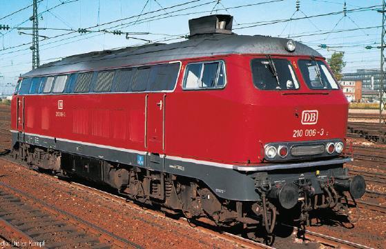 (Art. Nr. 809003). Mit der Dampflokomotive der Gattung GtL 4/4 kommt eine zweite klassische Zuglokomotive daher (Art. Nr. 709903), die mit den passenden Güterwagen (Art. Nr. 822301, 823606, 826003, 835705) die optimale Kombination ergibt.