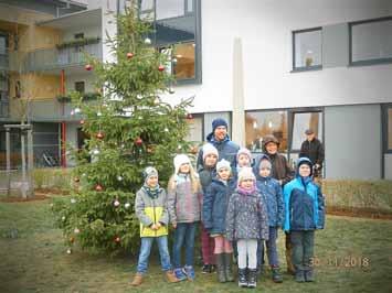 - 13 - Die besinnliche Weihnachtszeit im Hubertushof Wie jedes Jahr schmückte auch 2018 eine stattliche Tanne unseren Vorgarten.