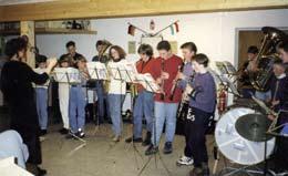 1995 wird Ursina Henning als Jugendleiterin gewählt. Zusammen mit Musikern unseres Vereins übernimmt sie die Ausbildung der Nachwuchsmusiker.