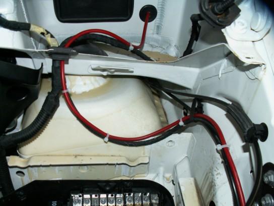 Anschließend verlegen Sie das Kabel noch sauber und sichern dieses mittels Kabelbindern.