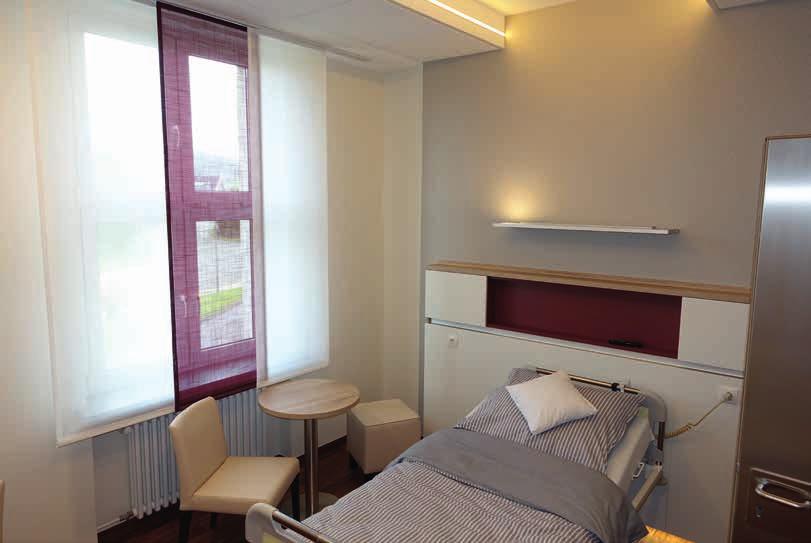 Zimmer und Bad Die neu gestalteten Ein- und Zweibettzimmer unserer Komfortstation bieten Ihnen eine komfortable Unterkunft auf höchstem Niveau.