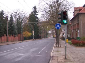 Freienwalder Straße, zwischen Saarstraße und Breite Straße Markierung entsprich einem Schutzstreifen (unterbrochener Schmalstrich)