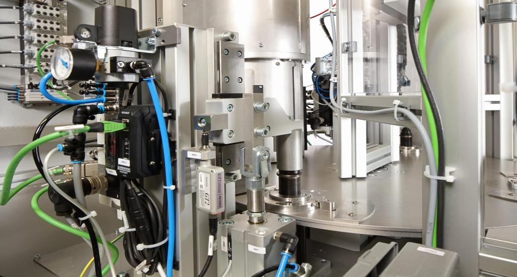 EVOSYS Lasersolutions High-End Lasertechnik EVOSYS entwickelt und fertigt maßgeschneiderte Lasersysteme für die Materialbearbeitung.