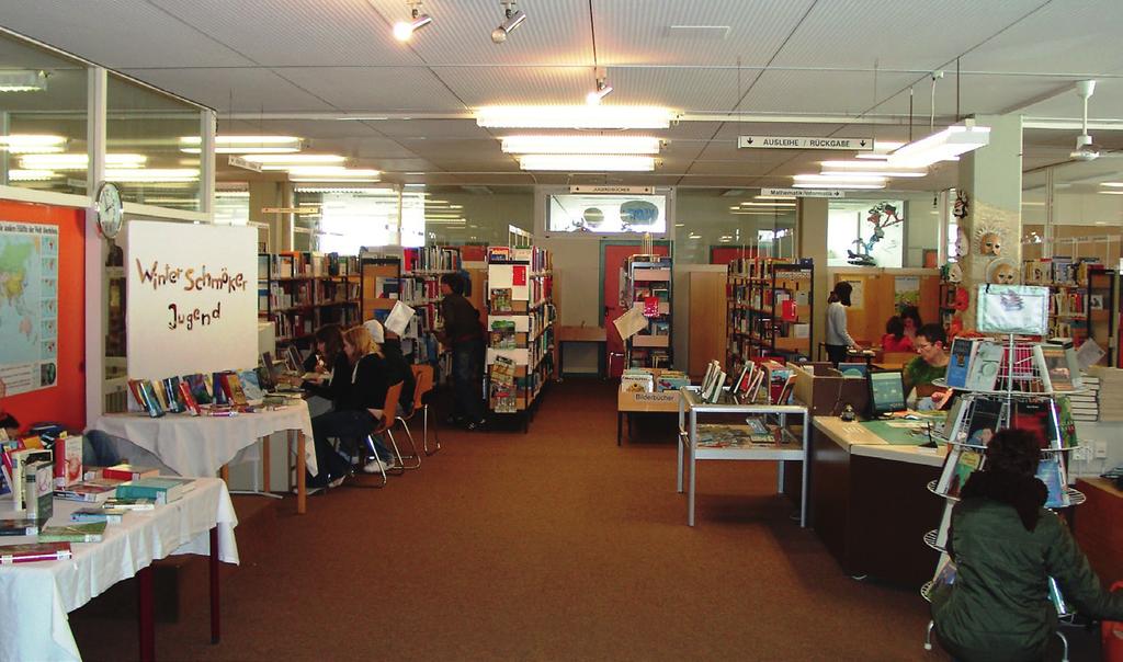 von 1972 bis 2007 Ehemalige Bibliotheksräume im Herzen des Bildungszentrums (Foto: Jochen Jehle) die Fachzeitschriften und die Stillarbeitsplätze für Oberstufenschüler.
