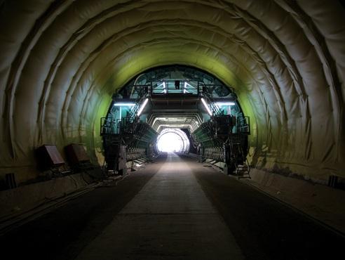 Gewölbeschalwagen Tunnelröhre mit Tübbingschale Projektdaten Gewölbeschalwagen Im Nachlauf werden die Gewölbeschalwagen mit einer Blocklänge von 12,5 m geführt.