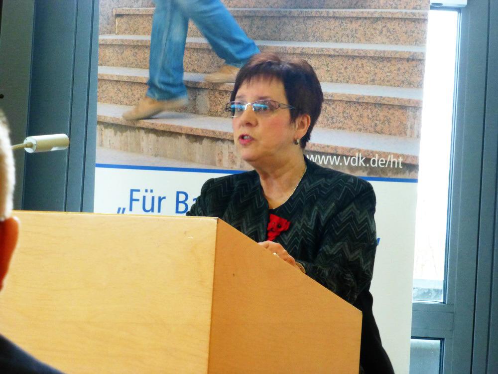 Die Frauenvertreterin im VdK-Kreisverband, Ursula Eigner, ging auf die schlechte Bezahlung in sozialen Berufen ein, die größtenteils von Frauen ausgeübt werden.