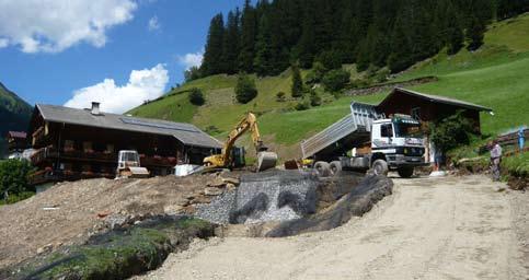 Aktuell Sanierung Oberlahnberg Bauarbeiten bei der Hofzufahrt Innerwalder Im Jahr 2012 wurde bei der Sanierung bzw. dem Ausbau des Oberlahnberg-Weges das Teilstück von M. Walter bis I.