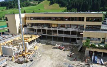 Aktuell Sanierung der Hauptschule Sillian Nach Plänen der Architekten DI Peter Jungmann und DI Reinhard Madritsch wird die Hauptschule Sillian mit einem Kostenaufwand von brutto ca.