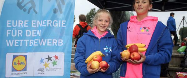 Als Partner von Jugend trainiert für Olympia unterstützt Lidl die jungen Athletinnen und Athleten mit Obst, Gemüse und Snacks für eine bewusste Ernährung und maximale Power!