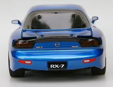 Der Mazda RX-7 ist ein echter Streetracer. Auf der Piste zeichnet er sich durch eine beachtliche Geschwindigkeit und einem guten dynamischen Fahrverhalten aus.