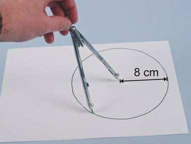 Aufbau und Durchführung Aufbau Konstruiere auf der rechten Seite des Papierblattes einen Kreis mit dem Radius 8 cm (Abb. ). Abb.