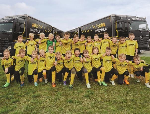 NICHT NUR KOMMERZ Wir betreuen über 250 Kinder, die bei einem Fußballverein in Poznań trainieren.
