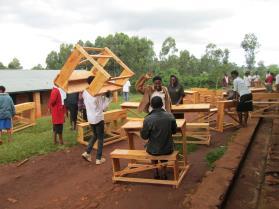 2013 war an die Kolpingsfamilie die Bitte aus Burundi herangetragen worden, die Erweiterung der Grundschule zu unterstützen und den Bau von weiteren Klassenräumen zu finanzieren.